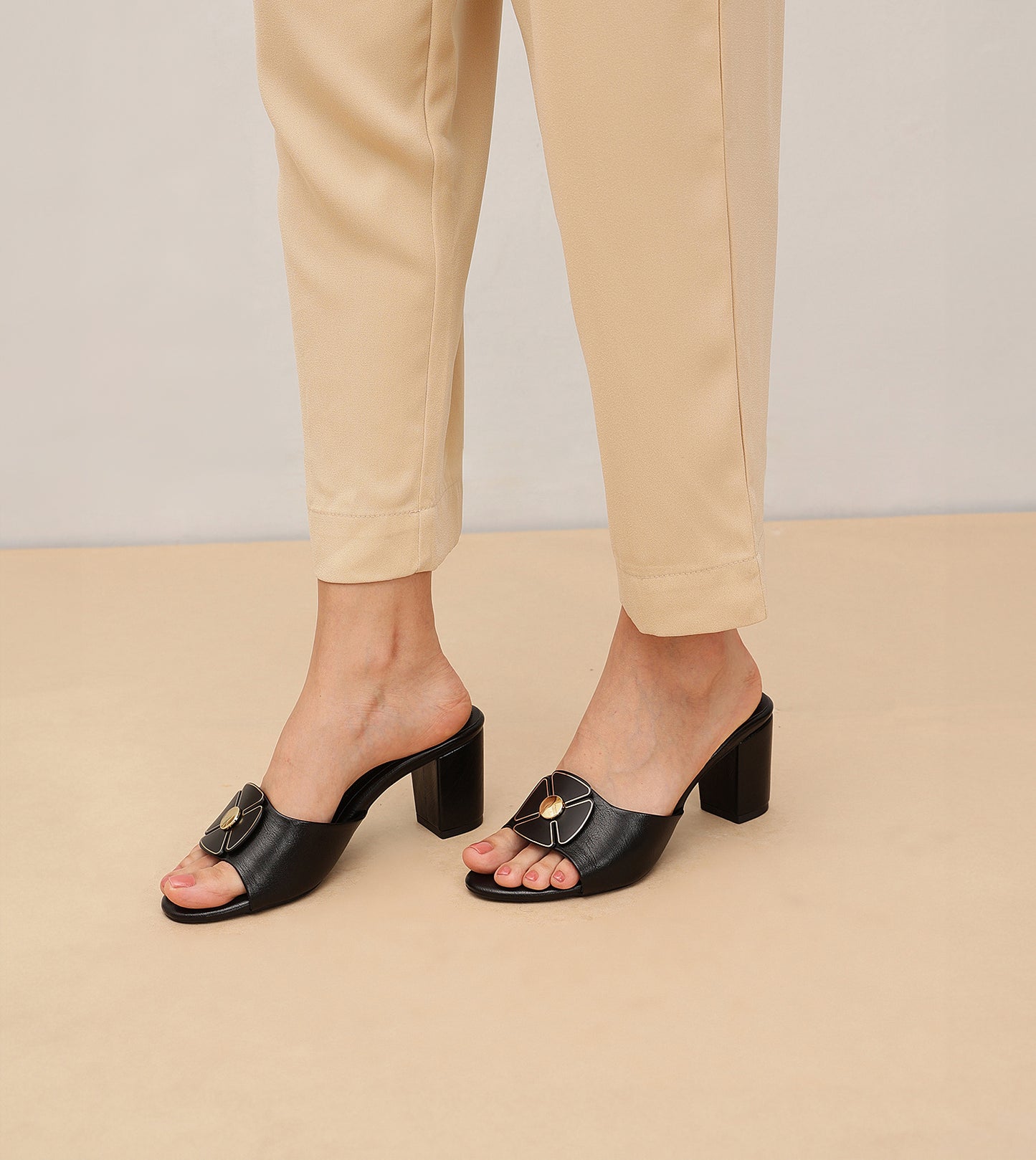 Floral Metallic Adornment Block Heeled Sandals - Black