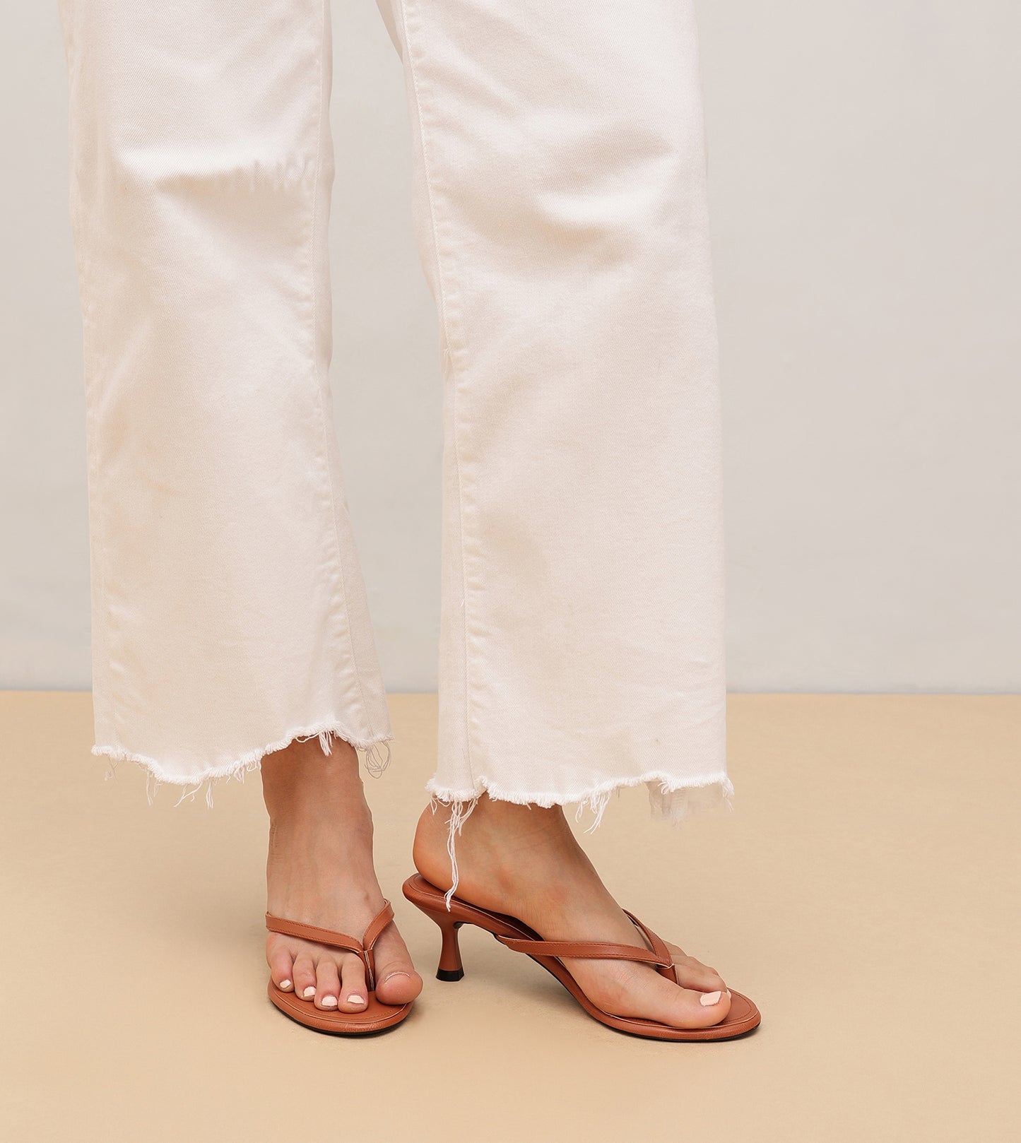 V-Strap Kitten Heeled Sandals - Tan