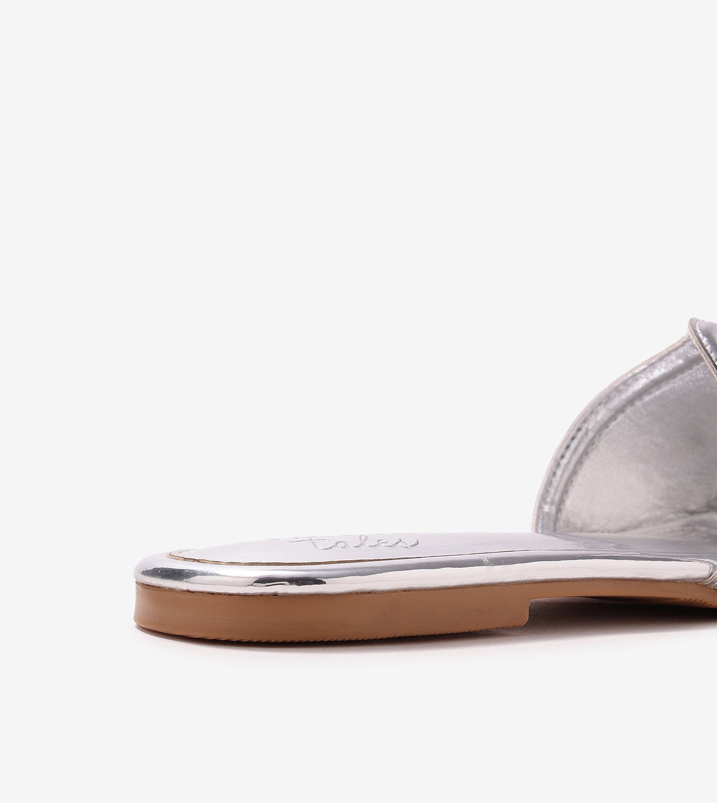 Metallic Wavy Flat Sandals - Silver