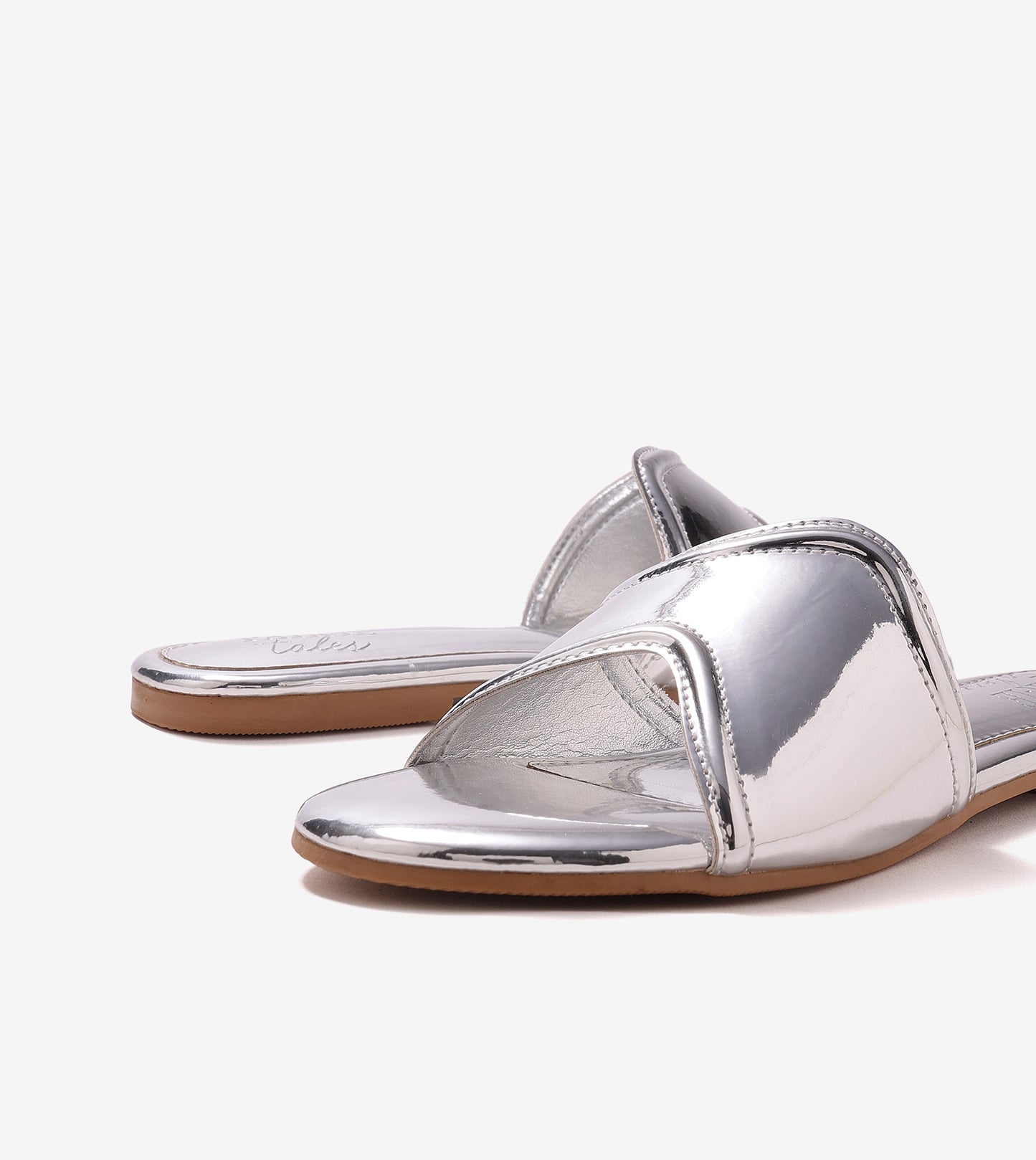 Metallic Wavy Flat Sandals - Silver