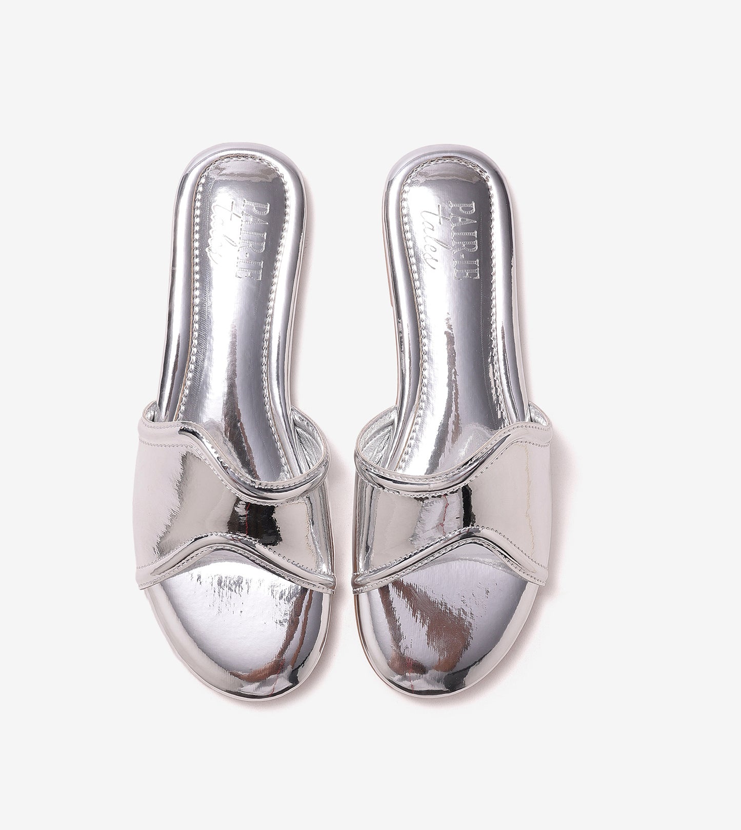 Metallic Wavy Flat Sandals - Silver