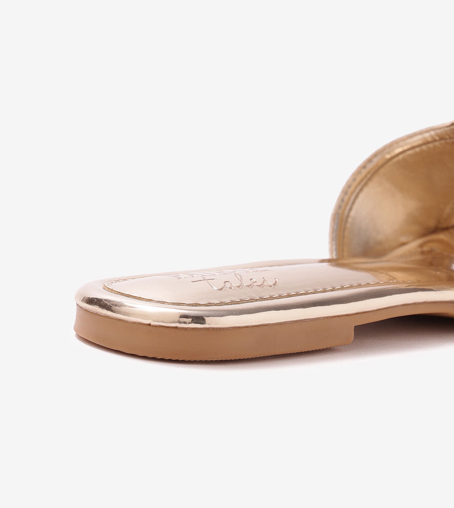 Metallic Wavy Flat Sandals - Gold