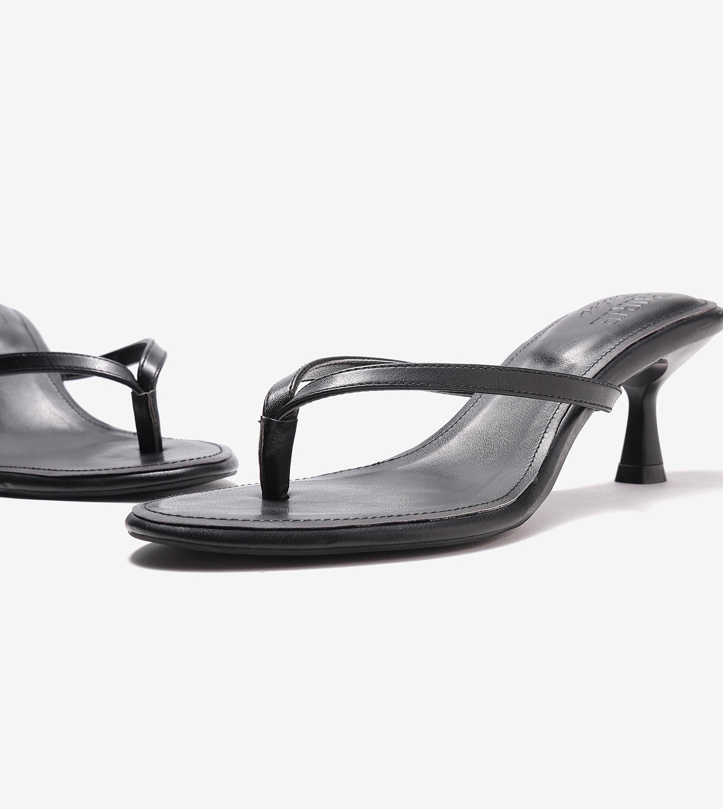 V-Strap Kitten Heeled Sandals - Black