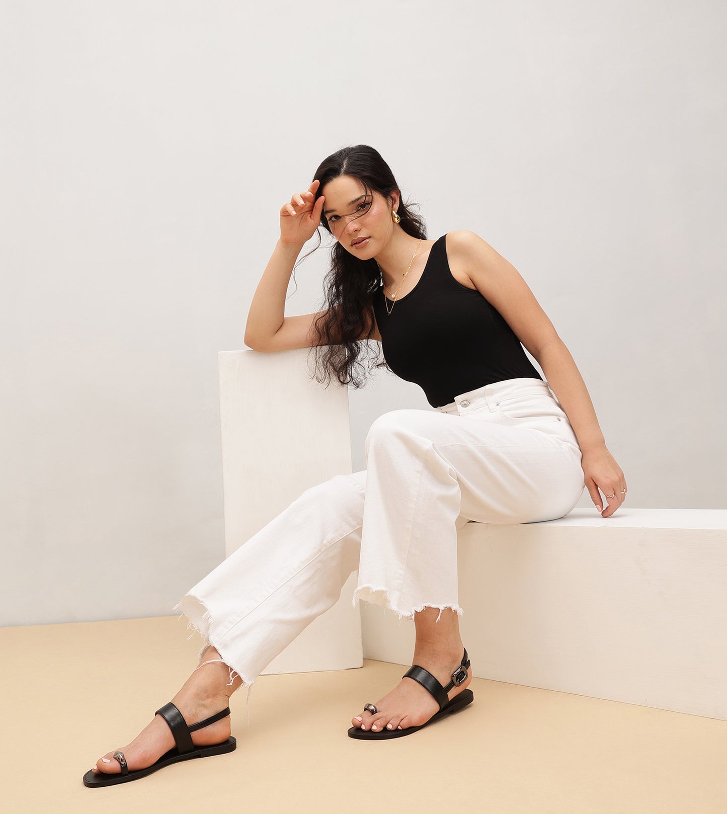 Metallic Accent Toe Ring Flat Sandals - Black