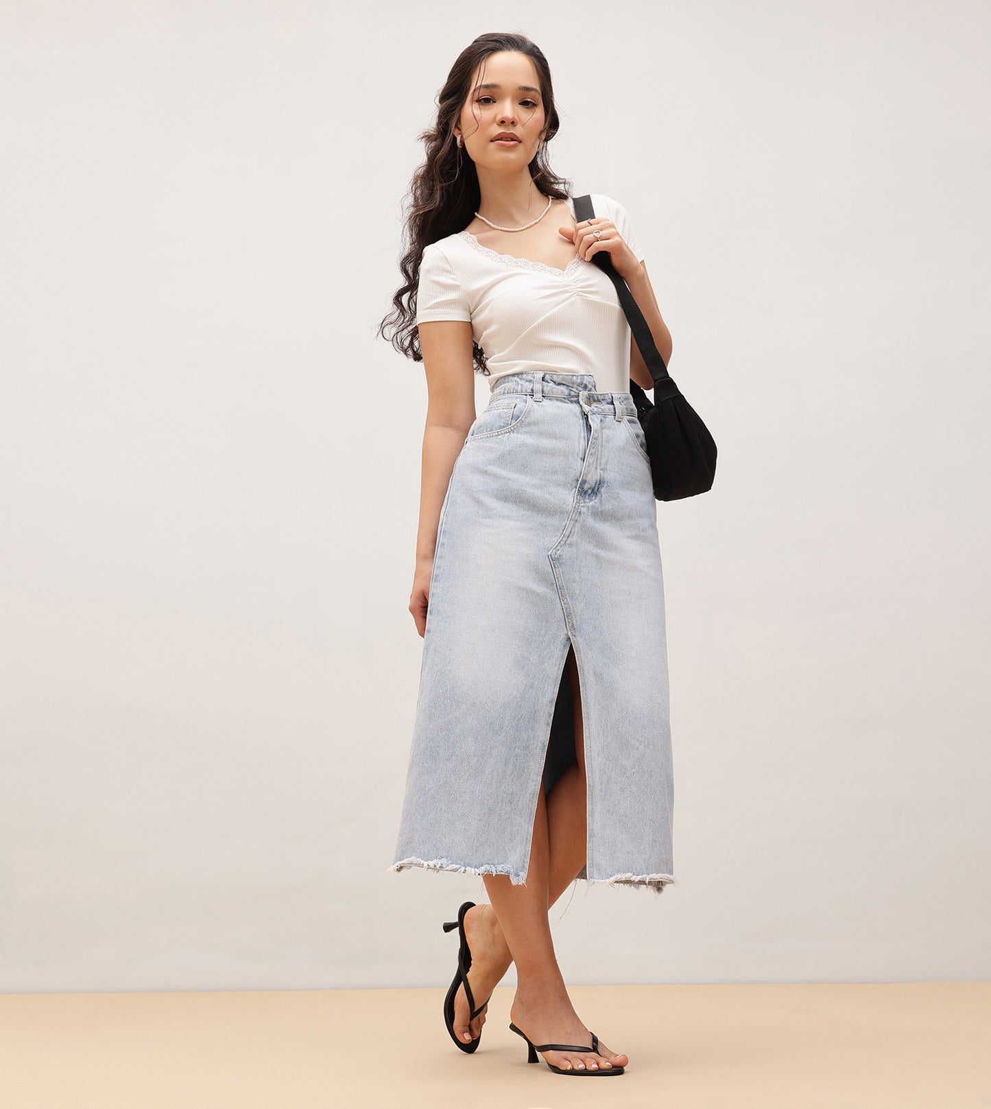 V-Strap Kitten Heeled Sandals - Black