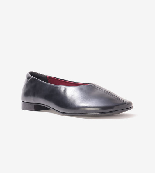 Minimal Seam Detail Slip-On Flats - Black