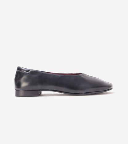 Minimal Seam Detail Slip-On Flats - Black