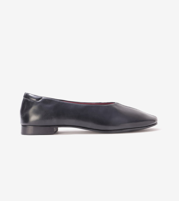 Minimal Seam Detail Slip-On Flats - Black