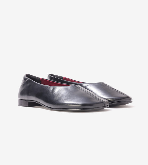 Minimal Seam Detail Slip-On Flats - Black