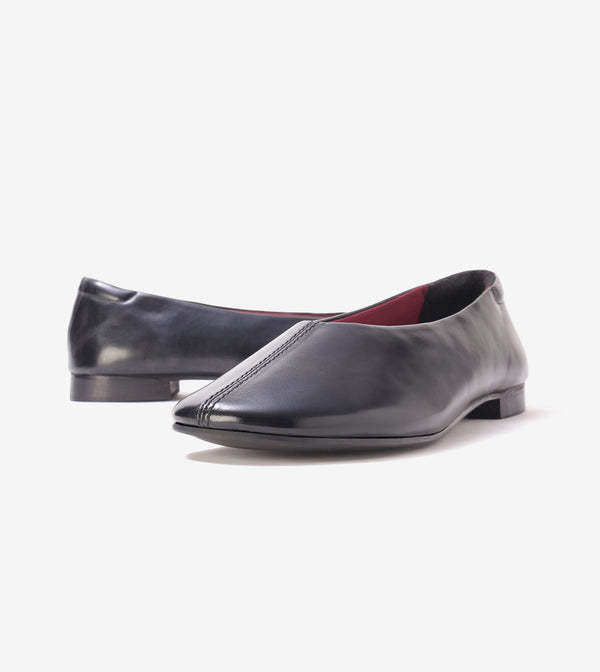 Minimal Seam Detail Slip-On Flats - Black