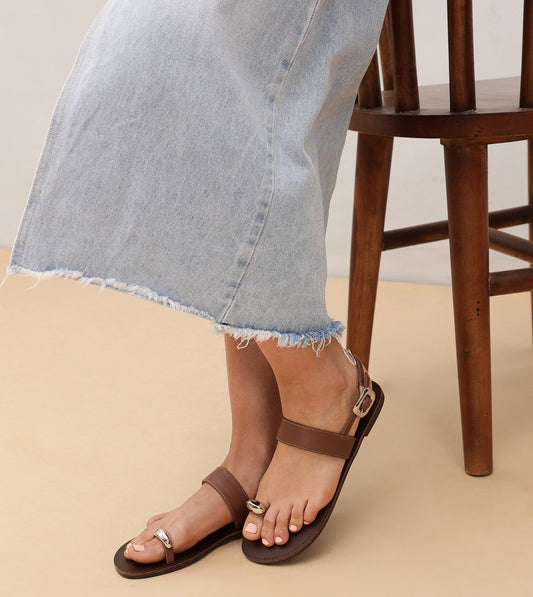 Metallic Accent Toe Ring Flat Sandals - Brown
