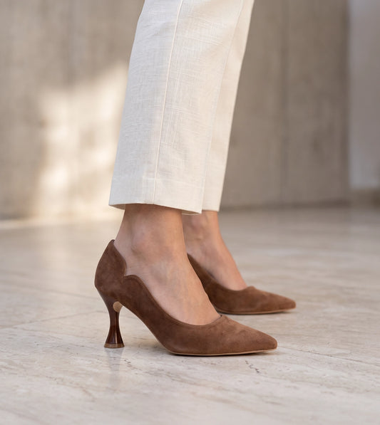 Pointed Toe Sculpted Pumps - Brown
