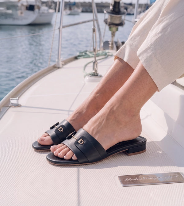 Minimal Muse Slip-On Flats - Black