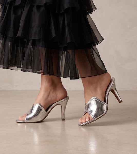 Metallic Wavy Stiletto Heeled Sandals - Silver