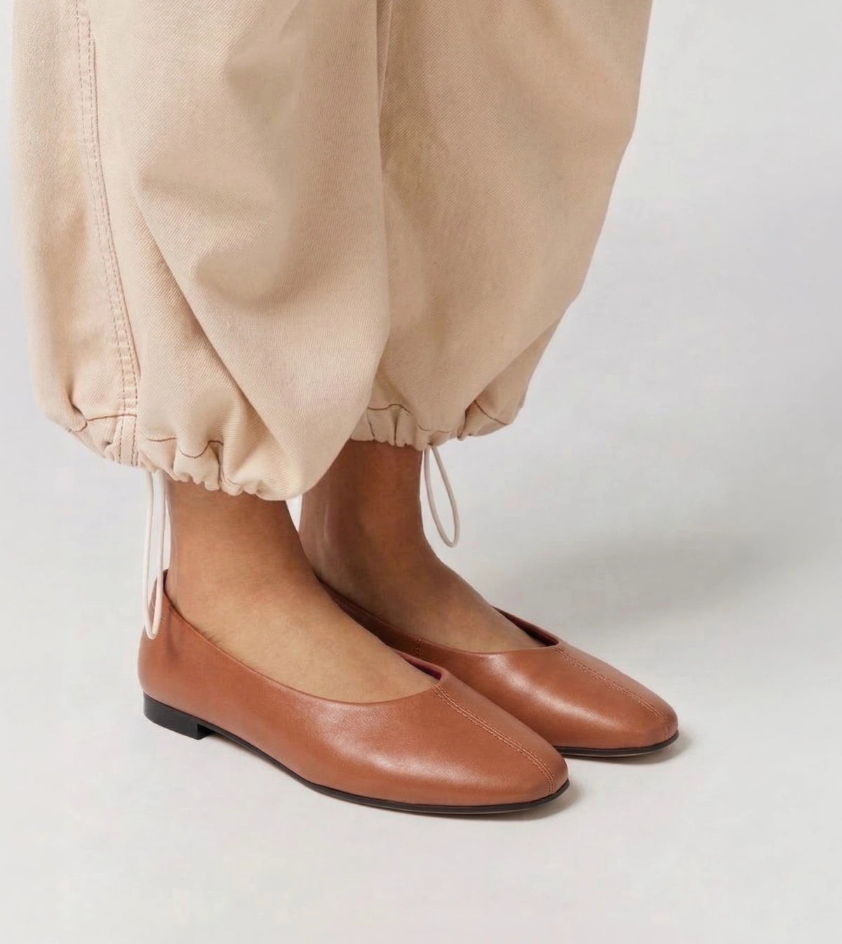 Minimal Seam Detail Slip-On Flats - Tan