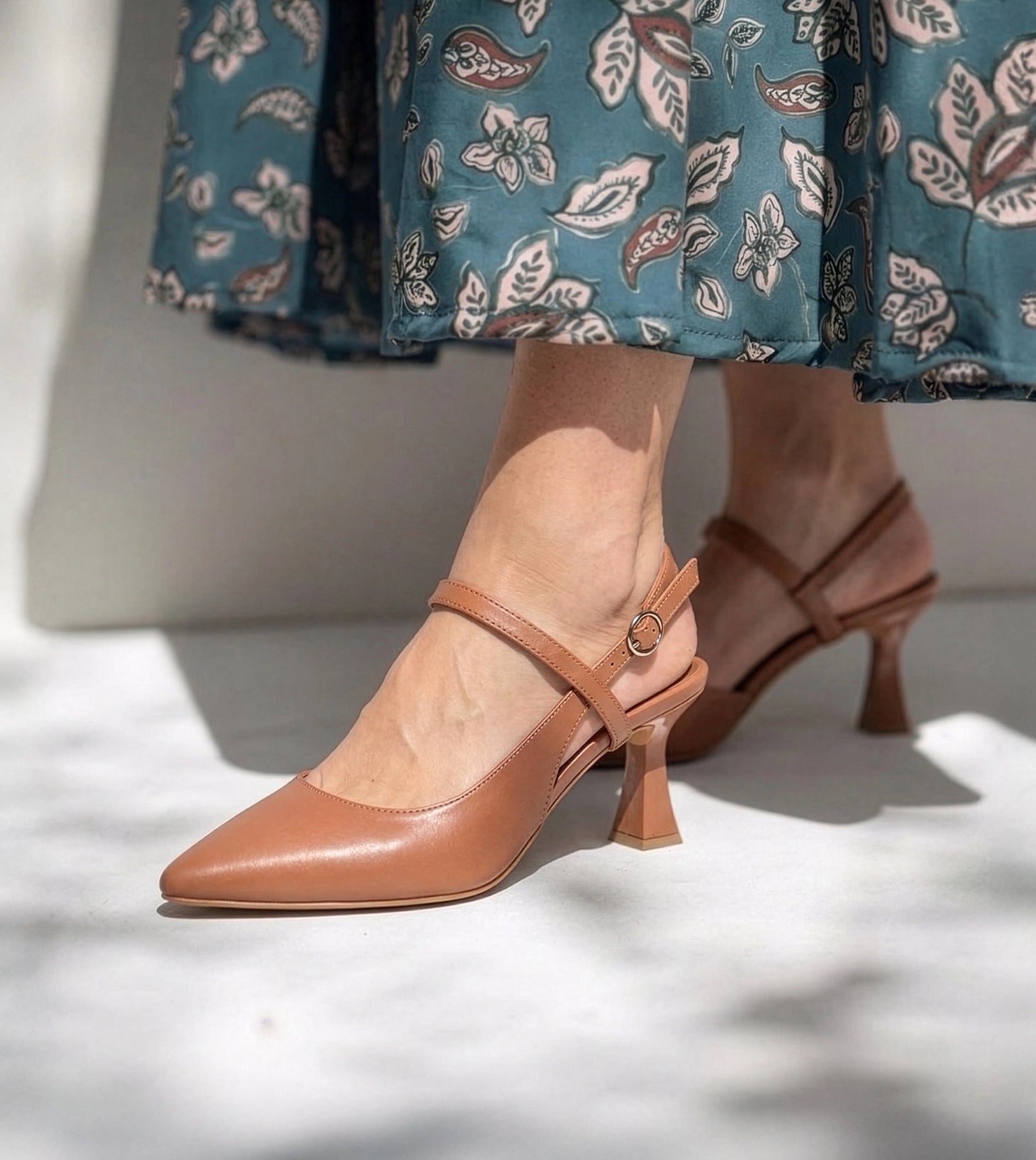 Pointed Slingback Heels - Tan