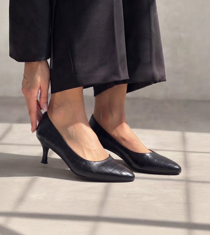 Textured Pointed Toe Pumps - Black