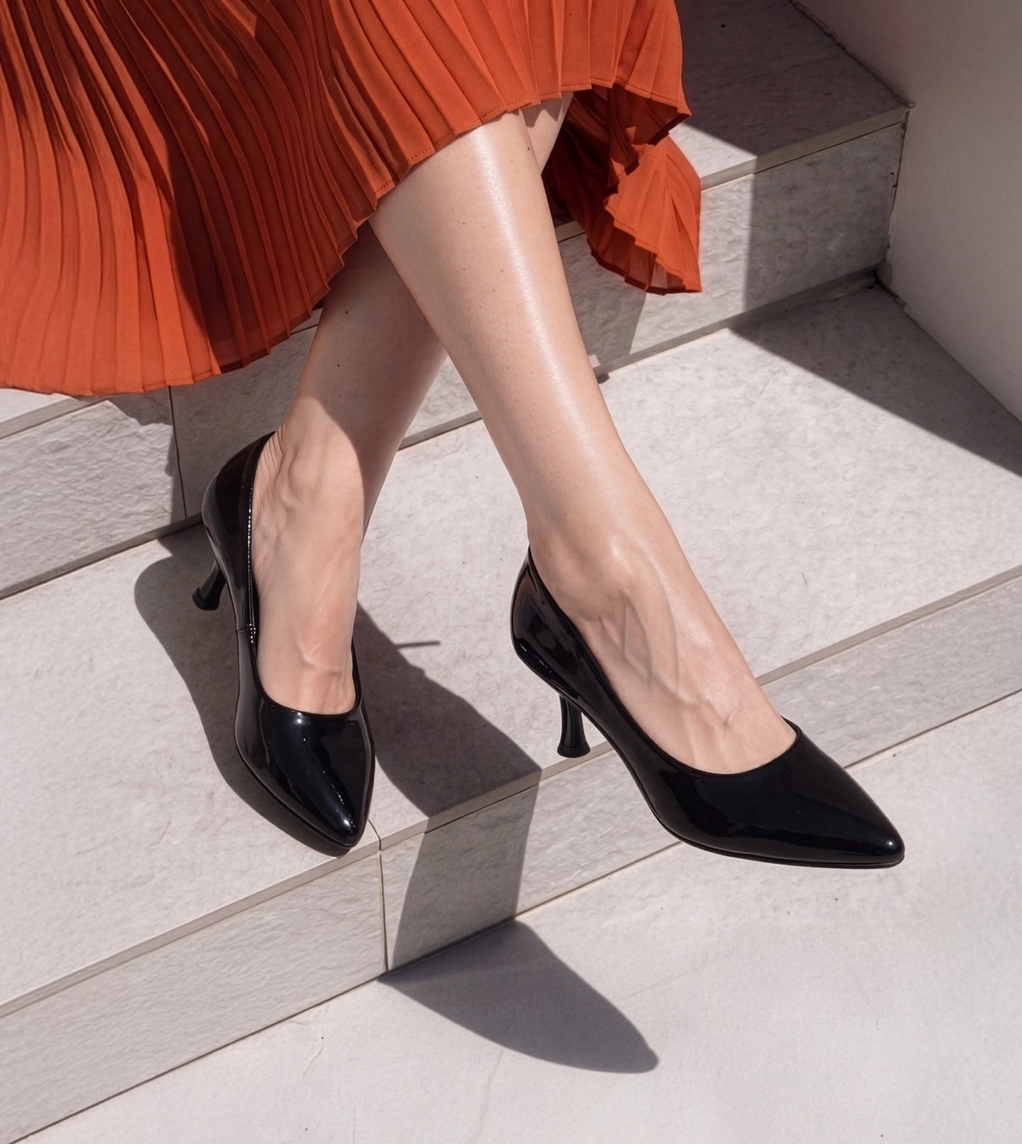 Classic Pointed-Toe Pumps - Black