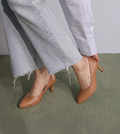 Classic Pointed-Toe Pumps - Camel