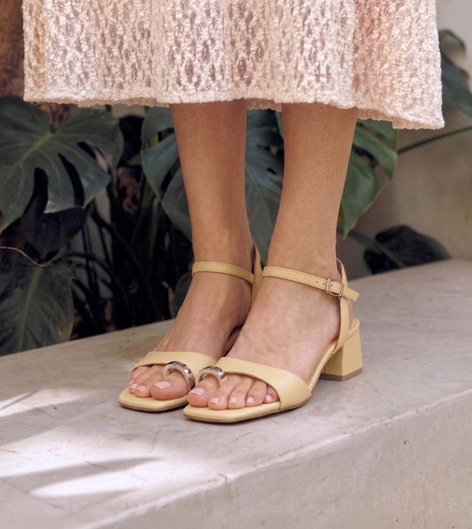 Toe-Ring Strappy Block Heel Sandals - Butter Yellow