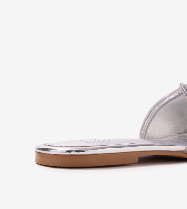 Metallic Wavy Flat Sandals - Silver